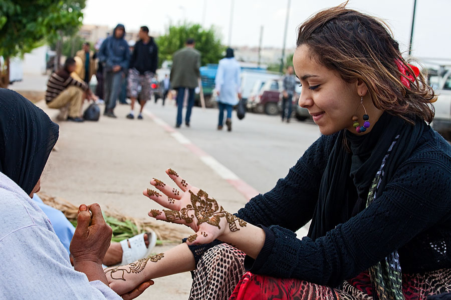  Painting decorative henna design